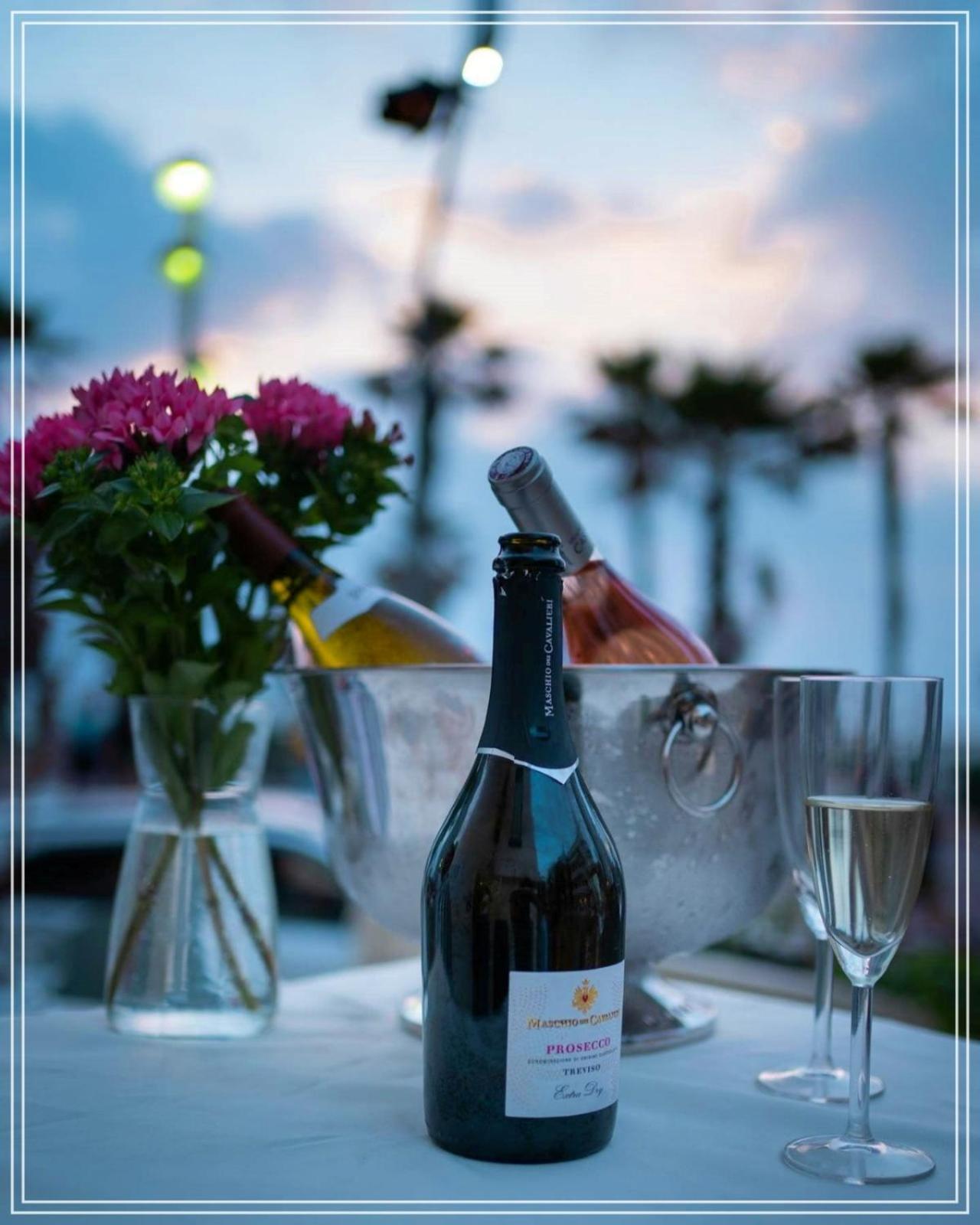 תל אביב Bugrashov Beach 88 Hotel And Spa מראה חיצוני תמונה